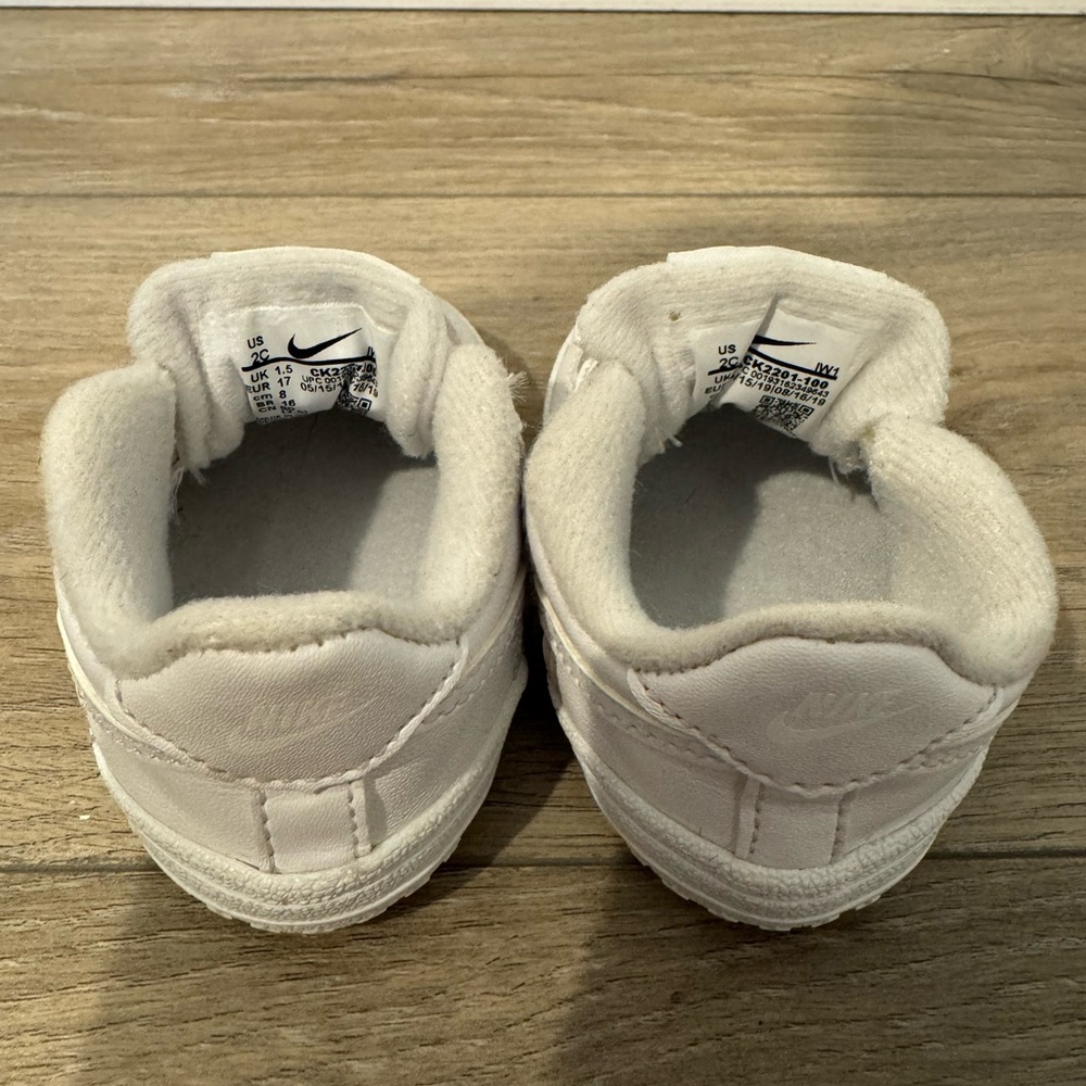 Nike White Baby Crib Shoes - 2C - Picture 4 of 4